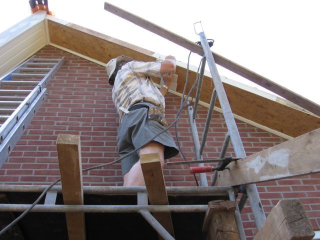 deonderzijdevandeoverstekenmetschrotenafgewerktworden.jpg