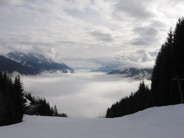 enweerinoostenrijkgitschtalonderdewolkenspitsziegelnogjuistindehogebewolking.jpg